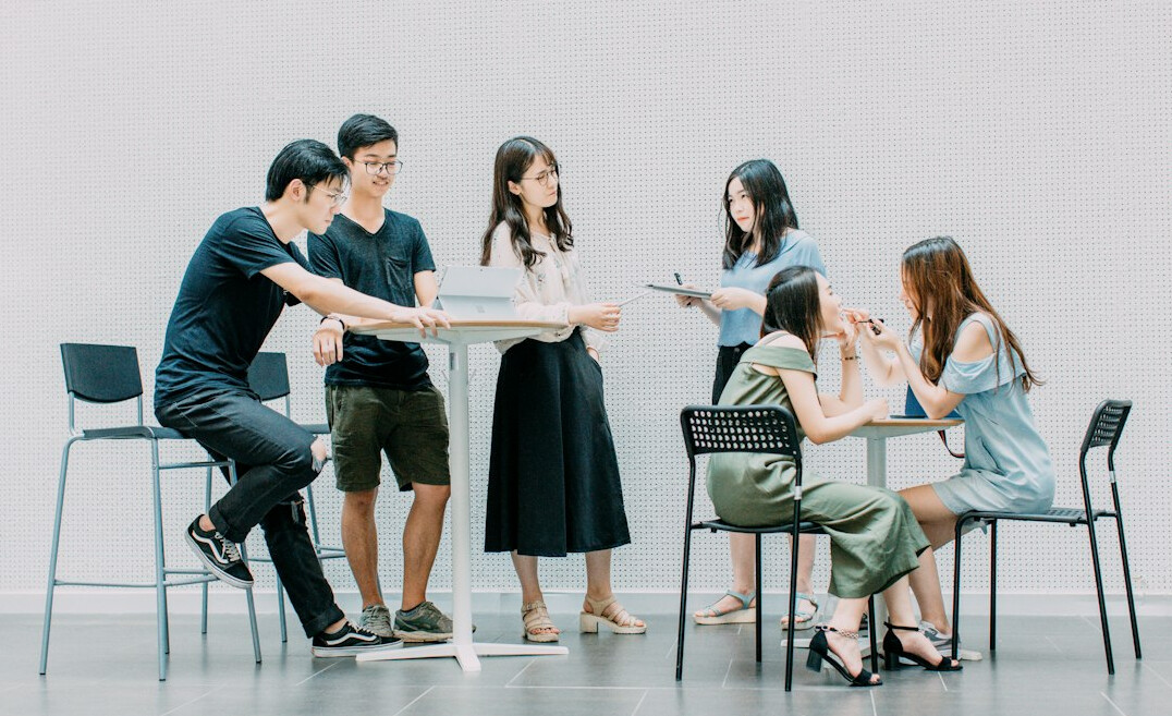 group discussion in meeting